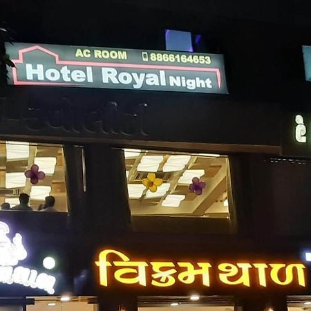 Hotel Royal Night Amhedabad Dış mekan fotoğraf