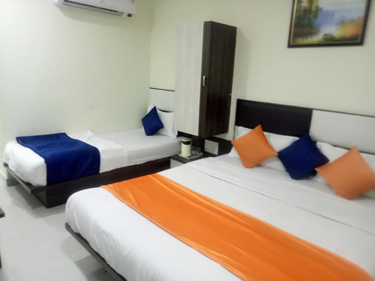 Hotel Royal Night Amhedabad Dış mekan fotoğraf