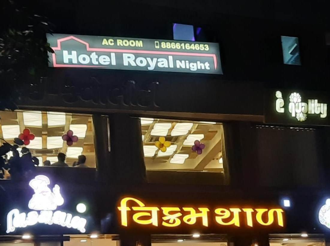 Hotel Royal Night Amhedabad Dış mekan fotoğraf