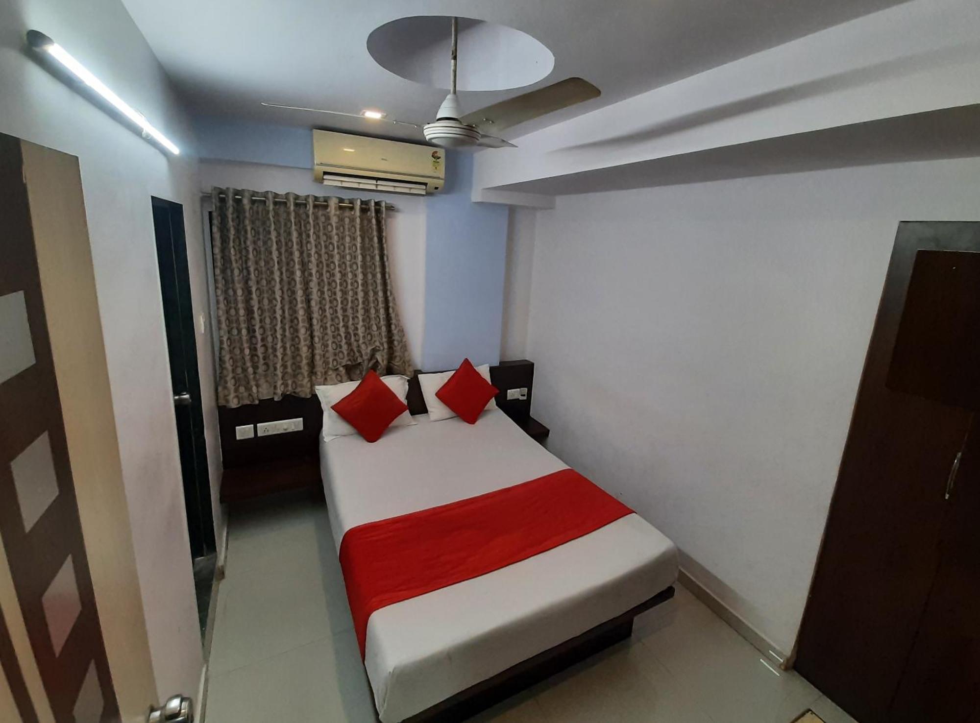 Hotel Royal Night Amhedabad Dış mekan fotoğraf