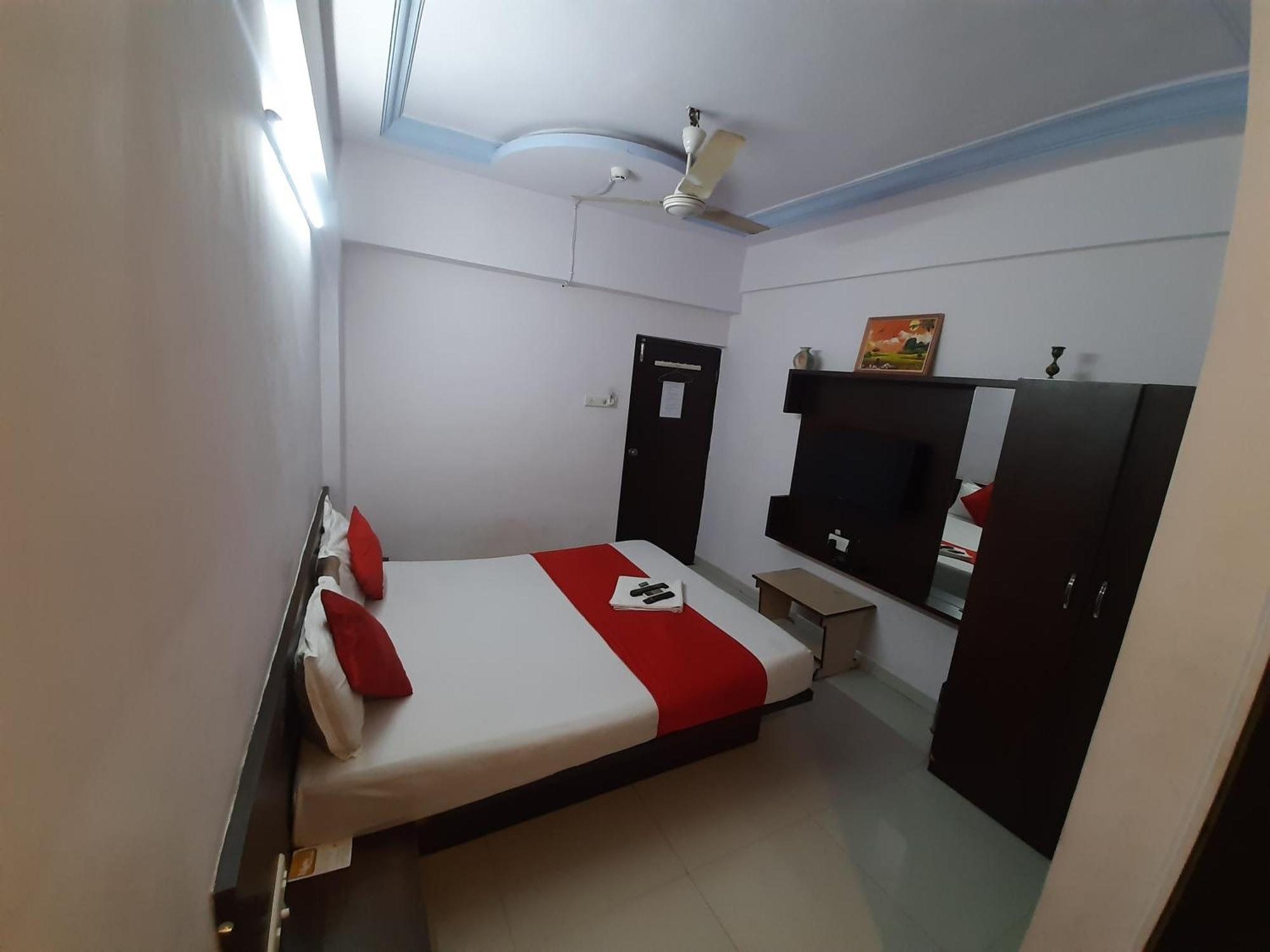 Hotel Royal Night Amhedabad Dış mekan fotoğraf