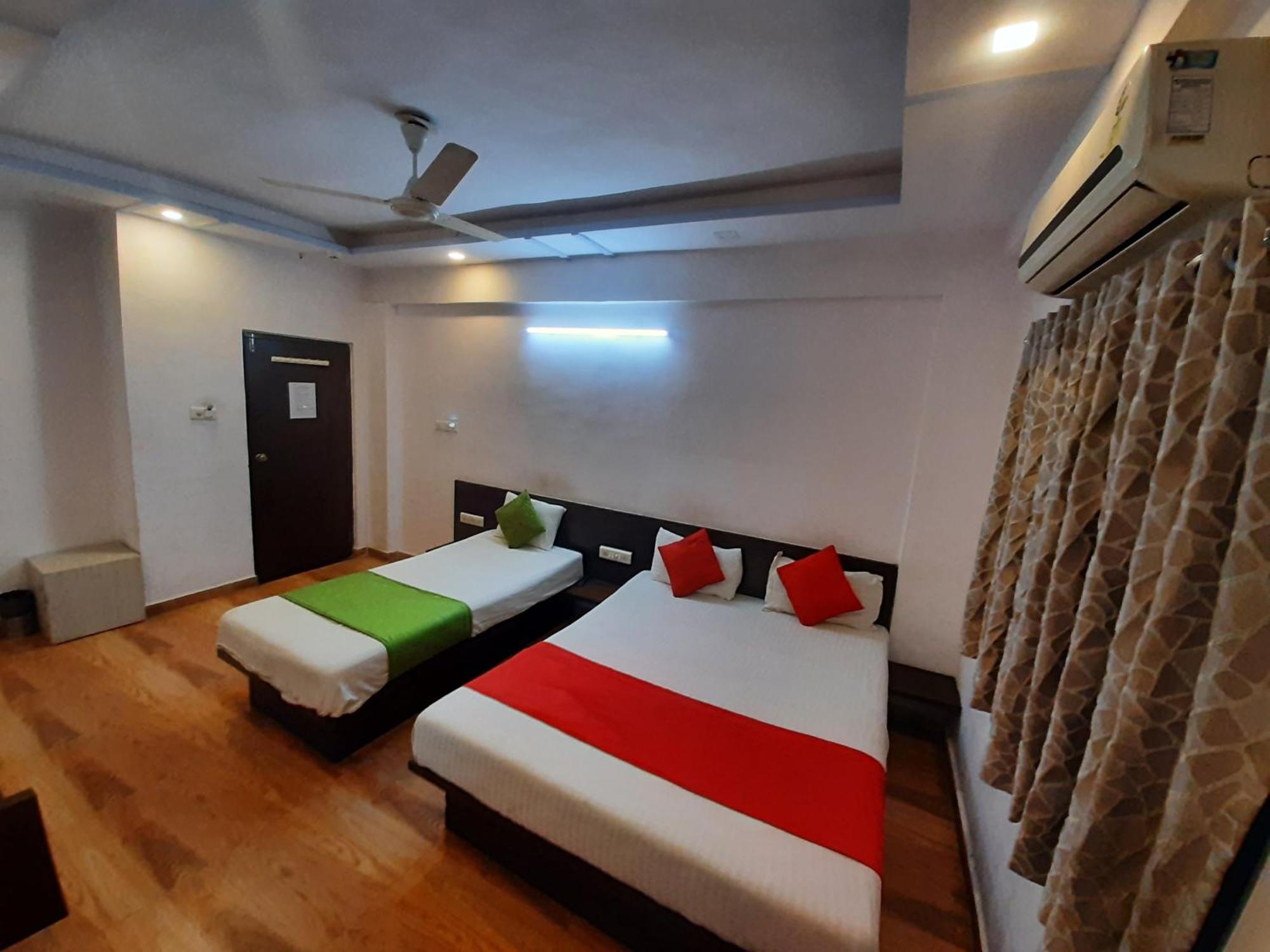 Hotel Royal Night Amhedabad Dış mekan fotoğraf