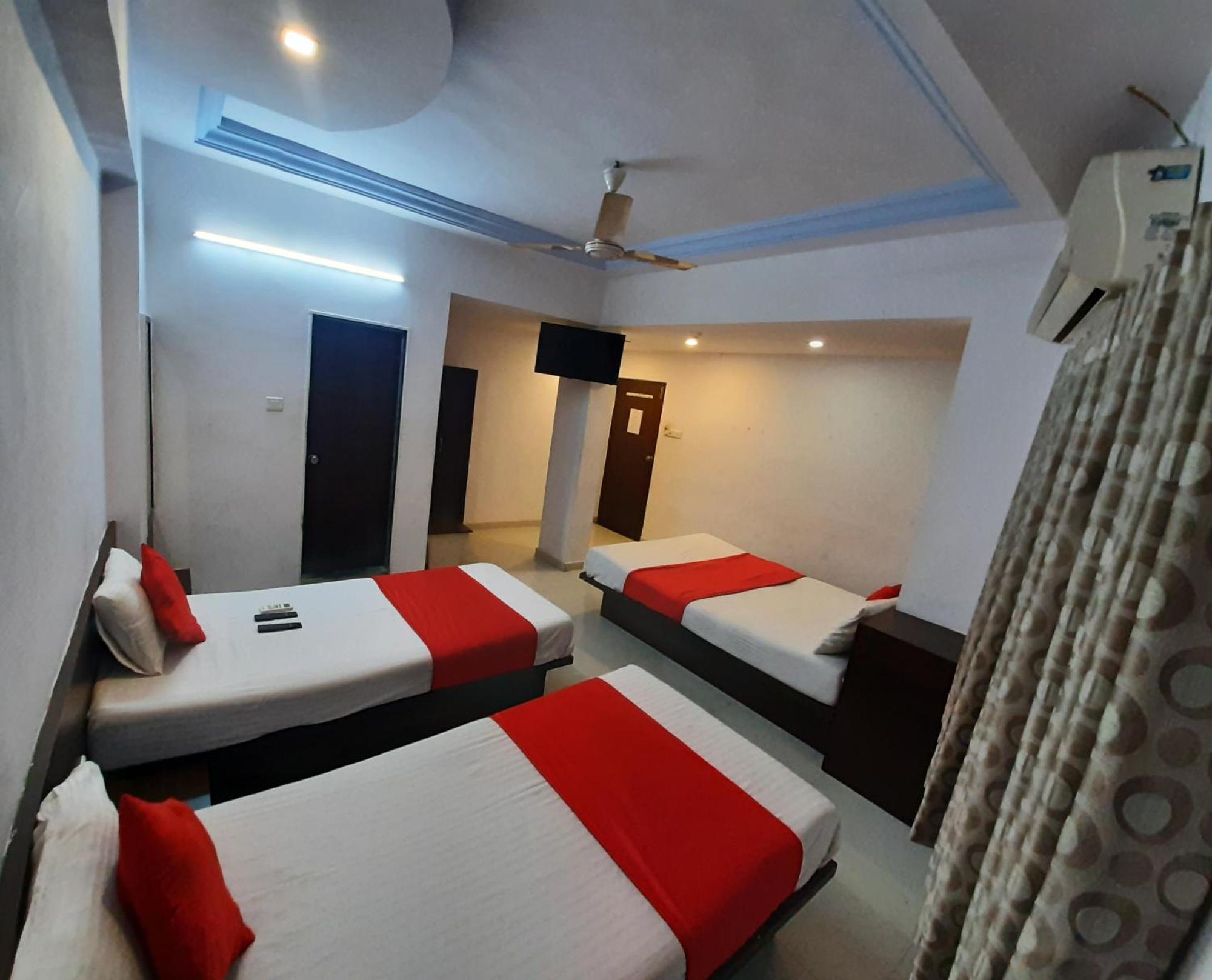 Hotel Royal Night Amhedabad Dış mekan fotoğraf