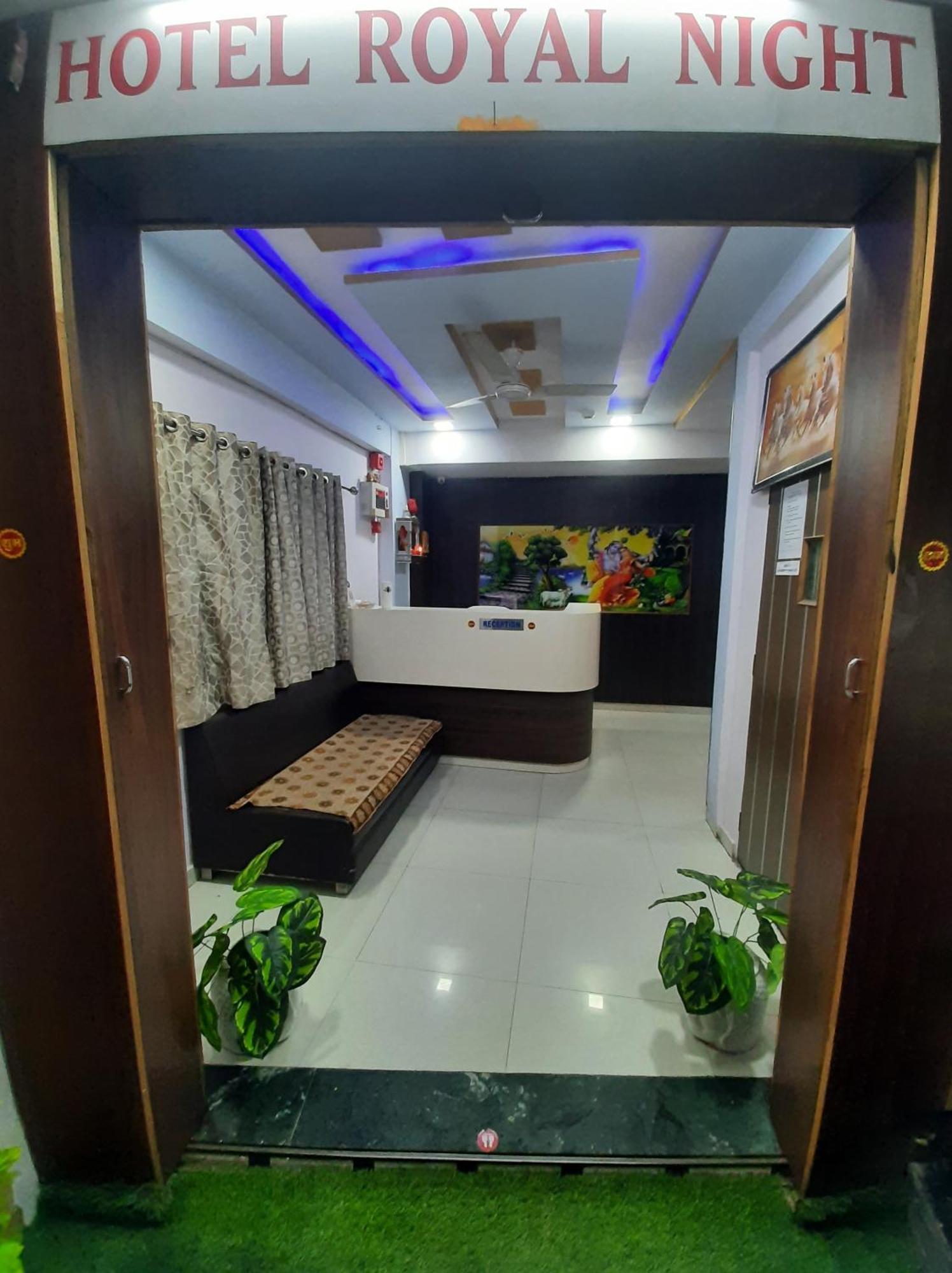 Hotel Royal Night Amhedabad Dış mekan fotoğraf