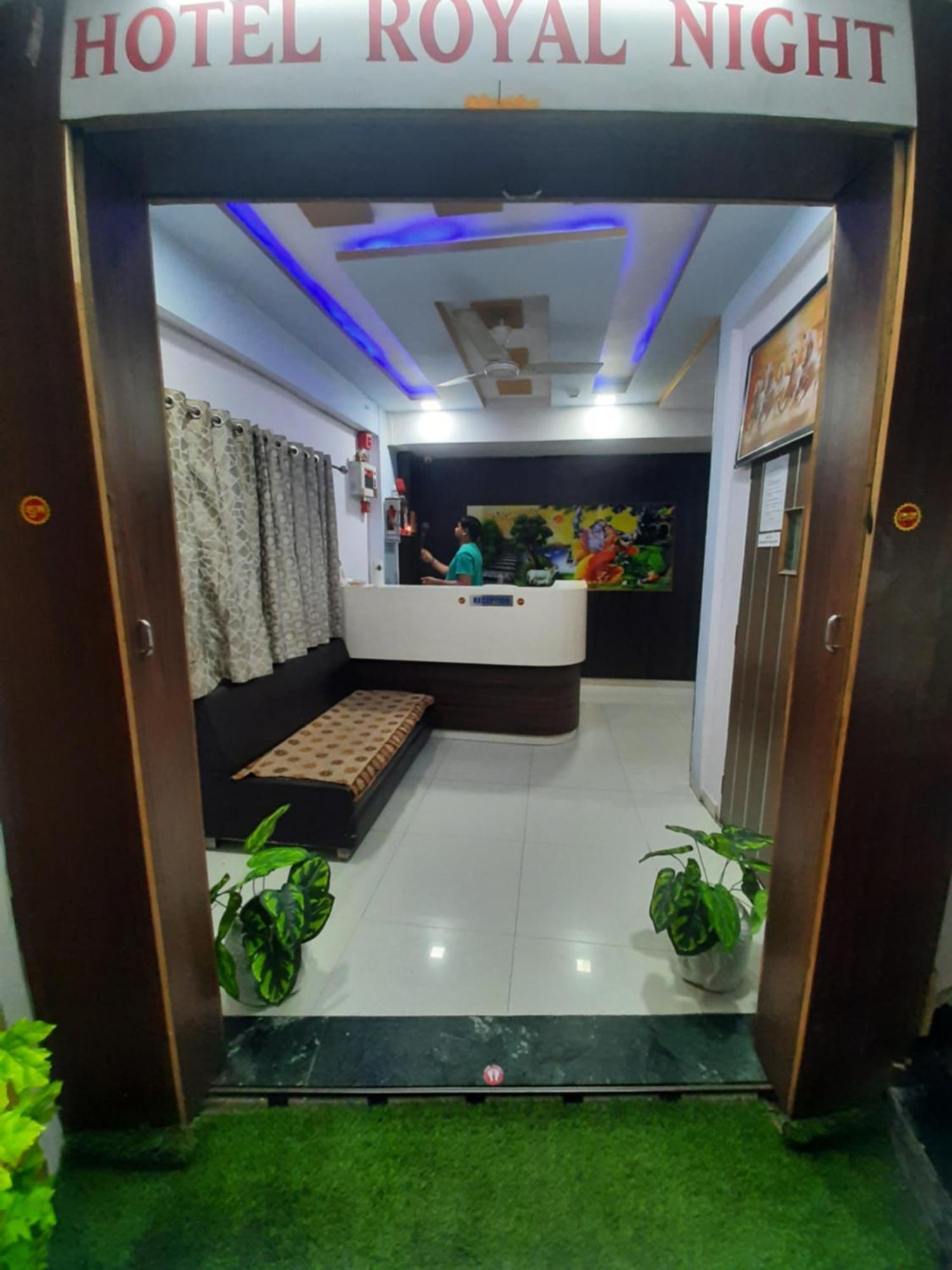 Hotel Royal Night Amhedabad Dış mekan fotoğraf
