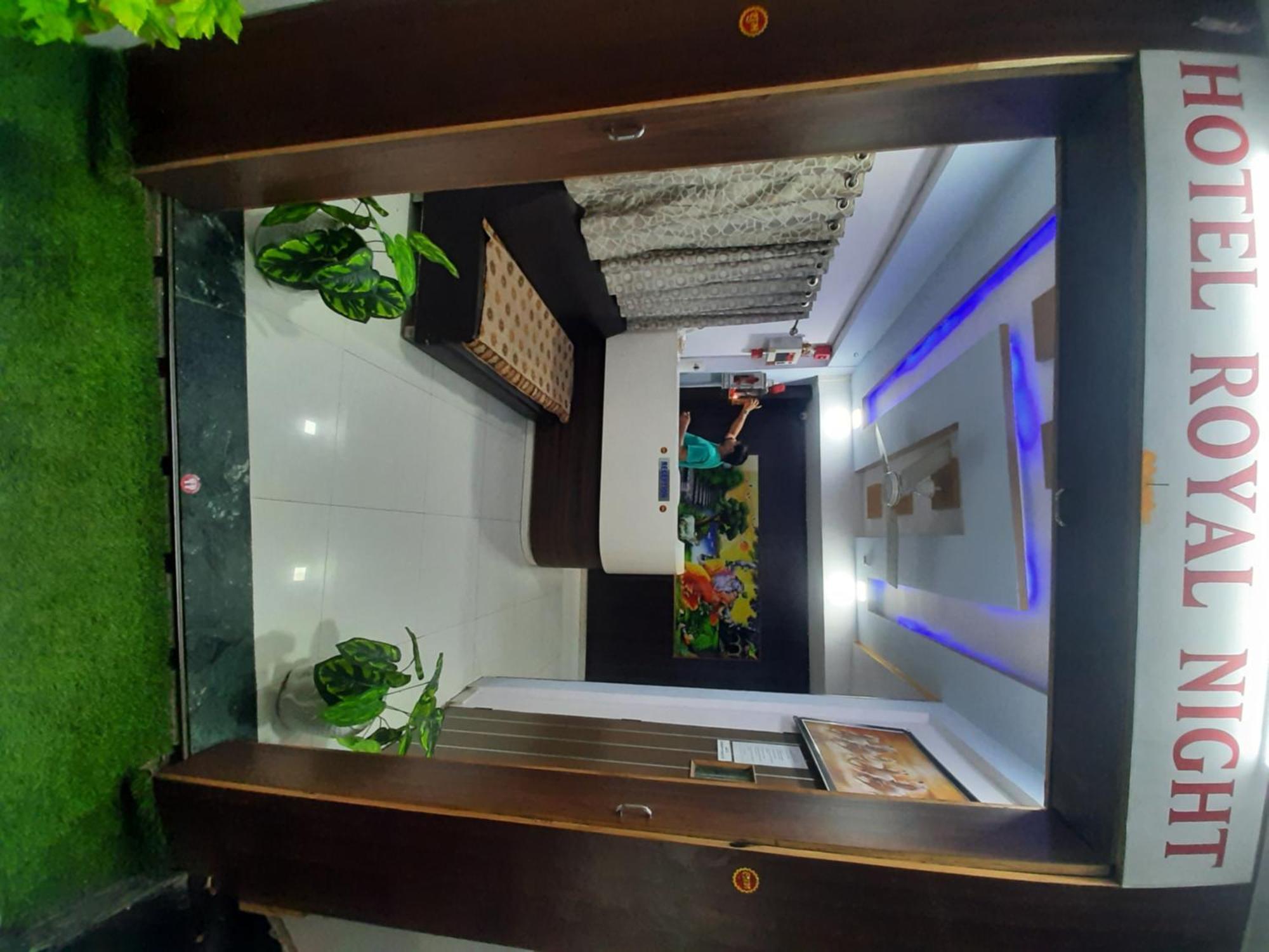 Hotel Royal Night Amhedabad Dış mekan fotoğraf